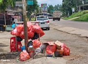 Kantor Nampak Seperti Istana, Warga Malili Hidup Ditumpukan Sampah