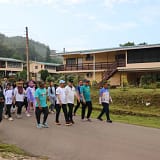 Bupati Irwan Jalan Sehat Bersama Delegasi USIM dan UMI di Sorowako, Canda Tawa Warnai Kebersamaan